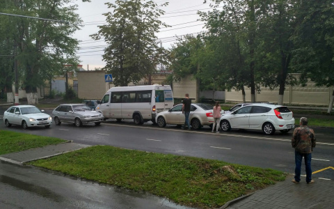 В Саранске случилось тройное ДТП