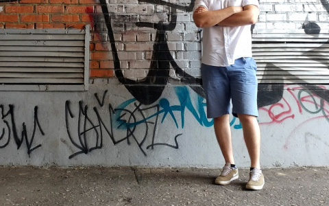 В Мордовии адвокат сорвал заседание из-за того, что пришел в шортах и безрукавке