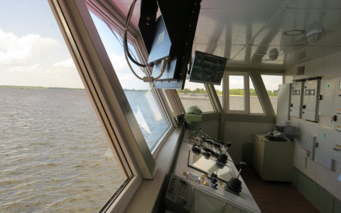 Пьяный моторист в Москве угнал теплоход и столкнулся с другим судном