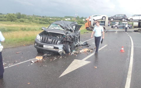 В Мордовии погиб водитель внедорожника, попавшего в ДТП с автовозом