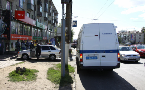 Житель Екатеринбурга нашел на улице пакет с младенцем