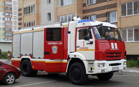 Жителей одного из многоквартирных домов в Саранске напугал густой дым из подвала