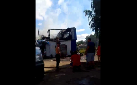 В Мордовии из-за короткого замыкания сгорел продуктовый магазин