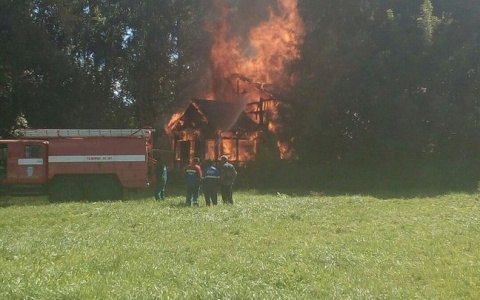 В Мордовии вспыхнула заброшенная школа