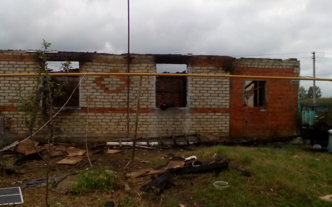 Пьяный житель Мордовии угрожал поджечь дом, а потом сам сгорел в нем