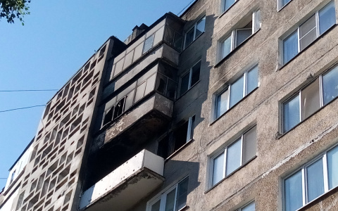 Подробности пожара в Саранске на улице Сущинского: балкон мог загореться из-за сигареты (ФОТО)