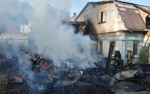 В Саранске спасли от огня дом, в котором проживала большая семья (ФОТО)