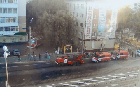 В центре Саранска «полыхнул» склад магазина электротоваров