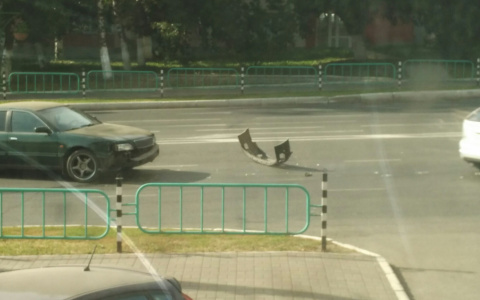 В центре Саранска столкнулись иномарка и троллейбус (ФОТО)