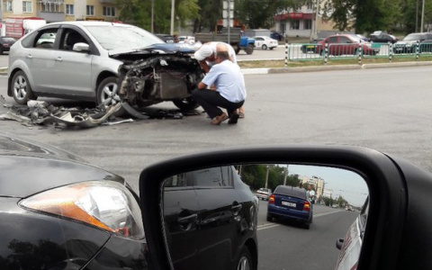 В Саранске две иномарки не смогли поделить перекресток