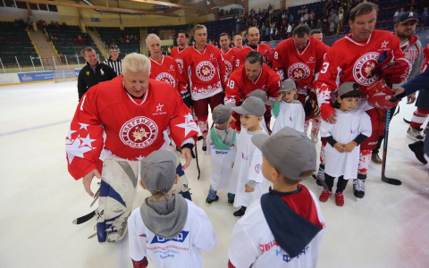 В Саранске воспитанники детских домов встретились со знаменитыми хоккеистами
