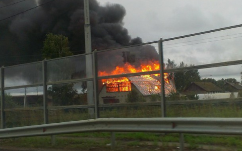 В Мордовии вспыхнул двухэтажный дом