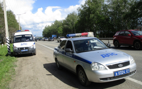 Автомобиль сбил несколько пешеходов в Санкт-Петербурге