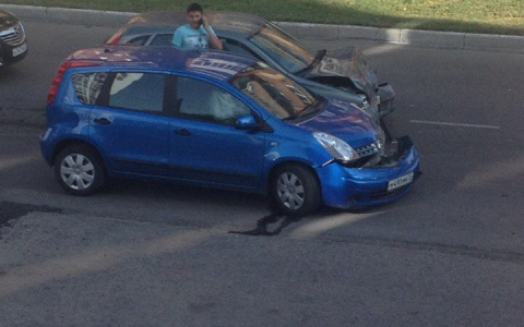 В Саранске две легковушки не смогли поделить дорогу