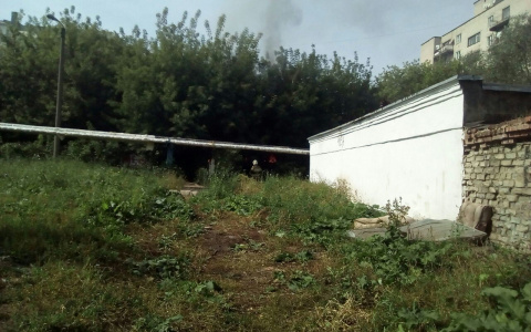 В Саранске во дворе дома сгорел гараж