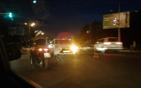 ДТП в Саранске: на перекрестке столкнулись два автомобиля