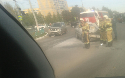 В Саранске две иномарки не смогли разъехаться на перекрестке (ФОТО)