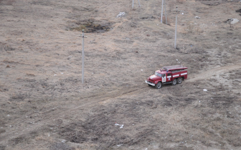 В Мордовии загорелись автомобиль и сухая трава