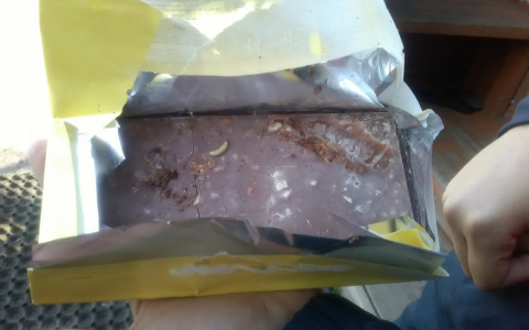 Конфеты с фольгой и зеленый арбуз: подборка «удачных» покупок жителей Саранска