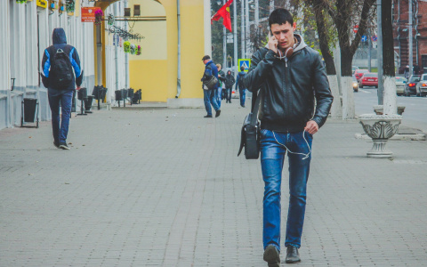 Житель Саранска дал незнакомцу позвонить и остался без телефона