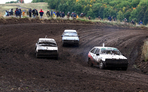 Рев моторов гоночных машин: в Мордовии прошел Автокросс «Территория»