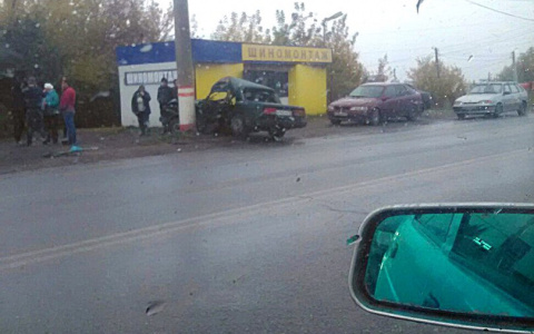 Легковушка, врезавшаяся в столб в Саранске, уходила он погони?