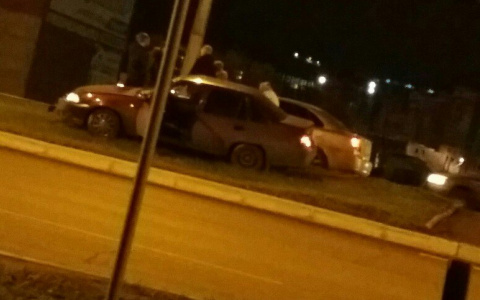 В Саранске легковушка вылетела на разделительную полосу