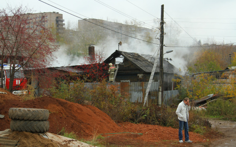 В Мордовии огонь едва не уничтожил жилой дом