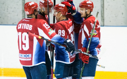 На матче против ХК «Юниор-Спутник» за мордовскую команду никто не болел