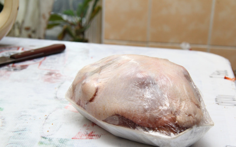 В Мордовии в сельском магазине торговали продуктами с истекшим сроком годности