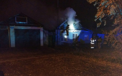 В Саранске пожарные спасали жилой дом от огня
