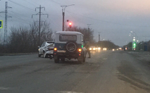 В Саранске 89-летний пенсионер на УАЗе «догнал» легковушку