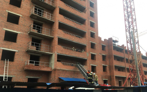 В Саранске обрушилась новостройка: под завалами находятся люди