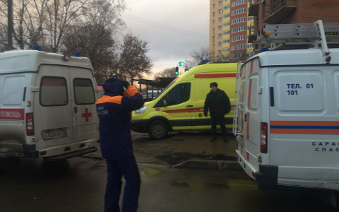 Обрушение новостройки в Саранске: Под завалами осталась женщина