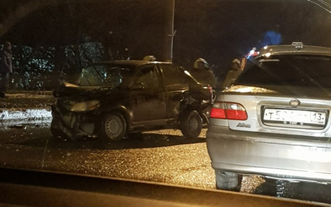 В Саранске случилась страшная авария с участием четырех автомобилей: есть пострадавшие