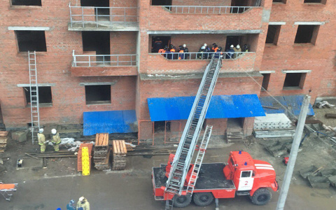 В Мордовии застройщика дома, в котором рухнула лестница, будут внепланово проверять