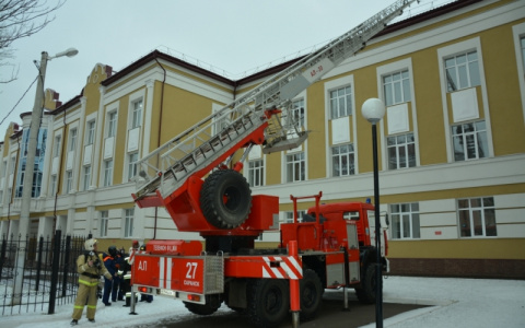 В Саранске пожарные спасли лицей от «замыкания»