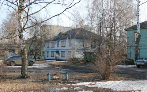 В Мордовии следователи заинтересовались судьбой инвалида, который проживает в аварийном бараке