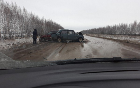 В Мордовии столкнулись четыре автомобиля: два из них — «лоб в лоб»