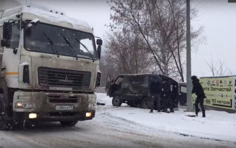 ДТП в Саранске: «УАЗ» выбросило на обочину