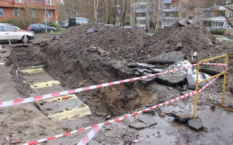 В Саранске во время прокладки труб двух человек завалило грунтом