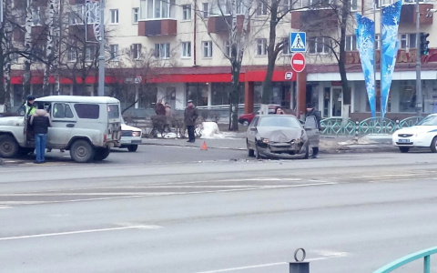 В центре Саранска столкнулись два автомобиля