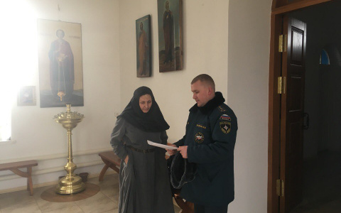 Сотрудники МЧС Мордовии провели инструктаж в церквях и храмах перед Рождеством