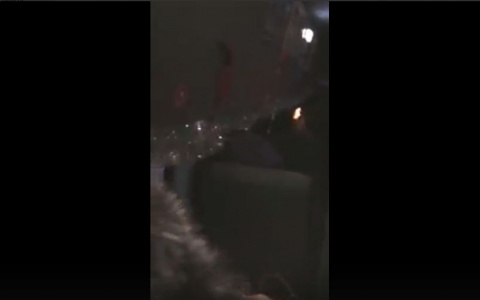 В Саранске в микроавтобусе девушке подожгли волосы (ВИДЕО)