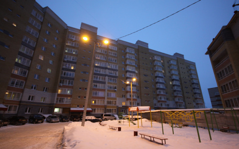 В Саранске мужчина выпал с балкона шестого этажа