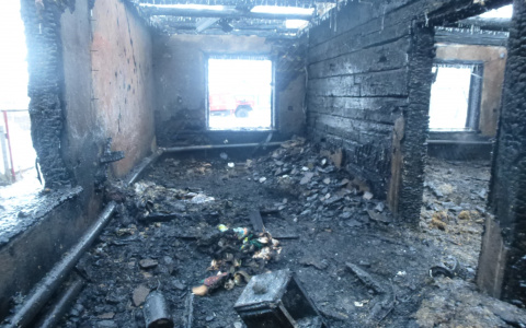 Появились фото с пожара в Мордовии, который унес жизни матери и сына