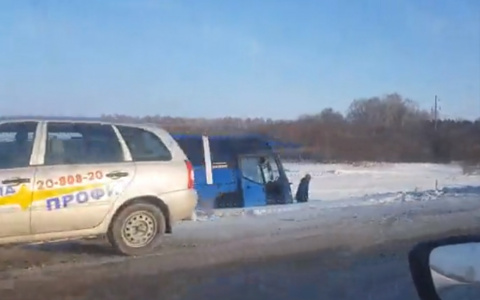 Новости России: Несколько человек погибли при столкновении автобуса с грузовиком в Кемеровской области