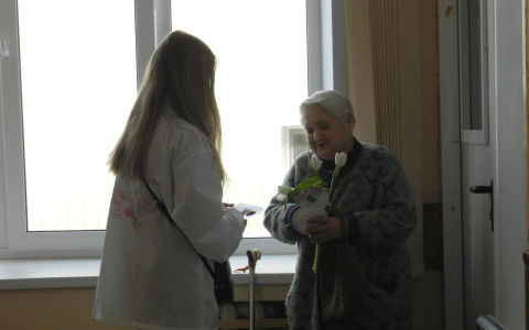 Волонтеры Мордовии устроили сюрпризы к 8 марта для жительниц Саранска (ФОТО)