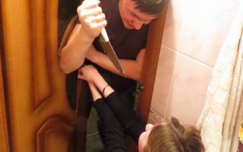 Житель Мордовии решил расправиться с гостями: женщина в больнице, мужчина скончался