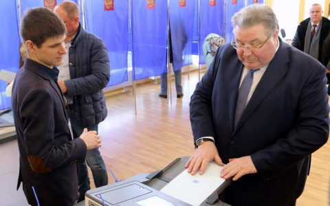 Глава Мордовии на избирательном участке пригласил жителей региона на выборы